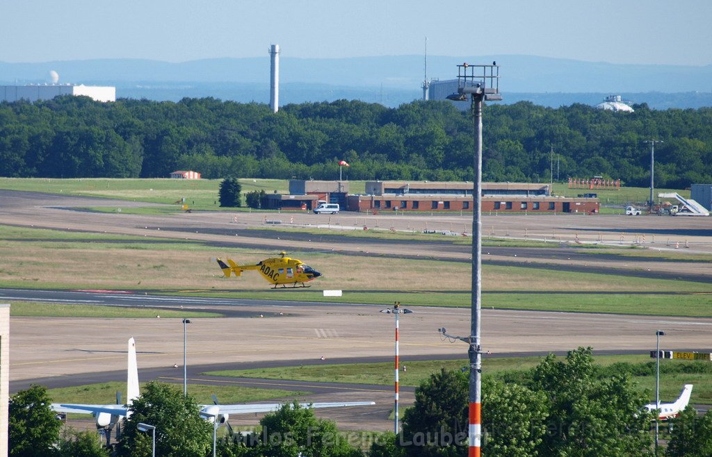 Lufthansa Airbus A 380 zu Besuch Flughafen Koeln Bonn P020.JPG